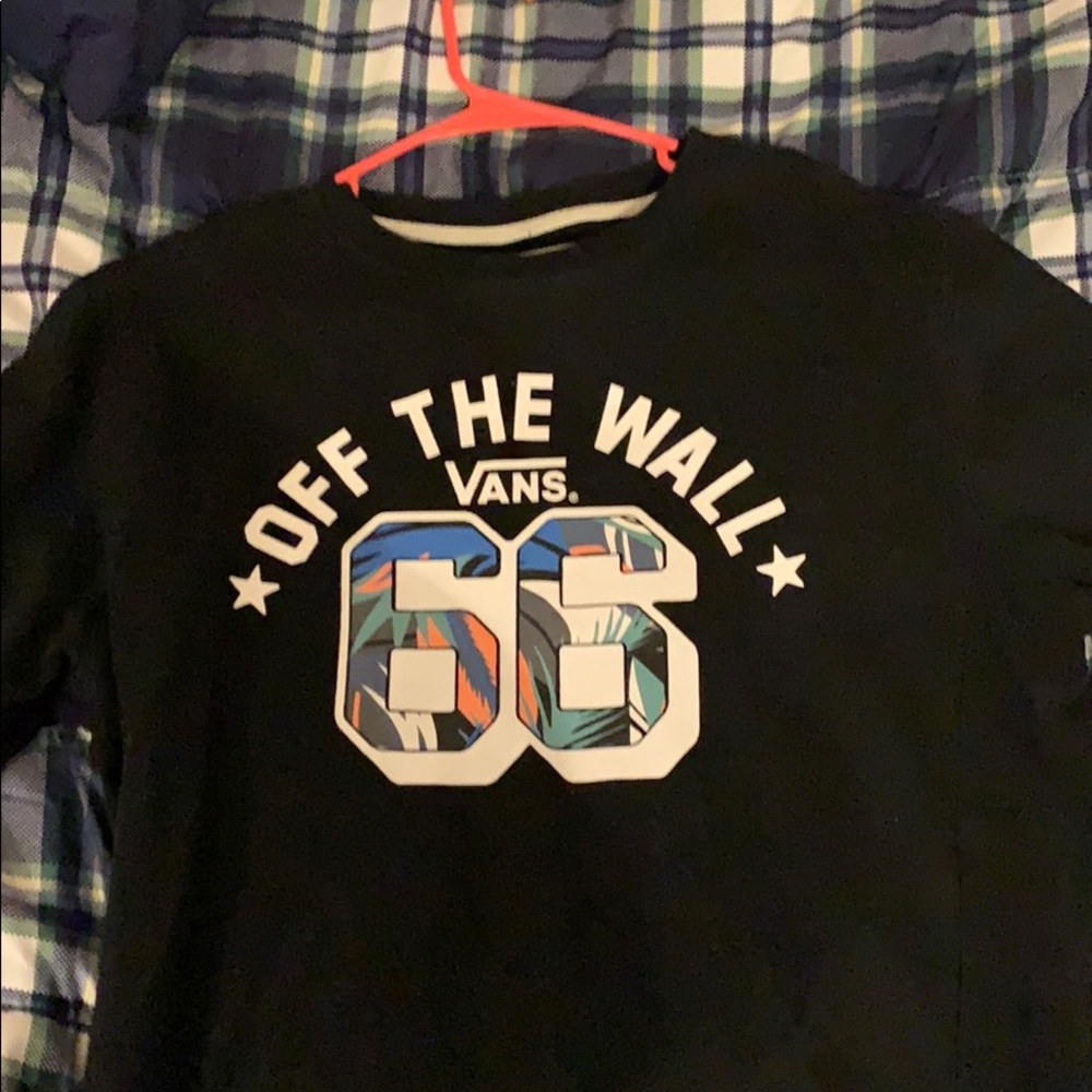 Like new vans sweatshirt. Comment any questions!!